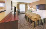 Bedroom 7 La Quinta Inn & Suites by Wyndham Dickinson