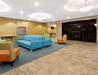 Lobby 2 La Quinta Inn & Suites by Wyndham Dickinson