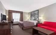 Bedroom 7 Super 8 by Wyndham Red Lake ON