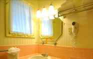 Phòng tắm bên trong 3 The Naswa Resort