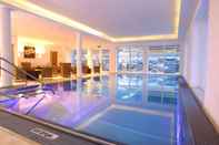 Swimming Pool Hotel Vier Jahreszeiten