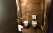 In-room Bathroom 2 Somaschi Hotel