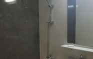 Toilet Kamar 6 Dawn Beach Hotel