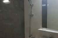 Toilet Kamar Dawn Beach Hotel