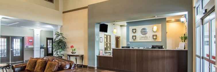 Lobi Comfort Inn & Suites