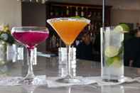 Bar, Kafe dan Lounge La Mer Beachfront Resort