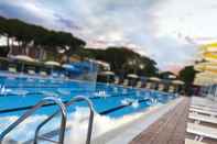 สระว่ายน้ำ Hotel Golfo del Sole