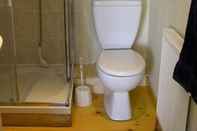 Toilet Kamar Avebury Life B&B