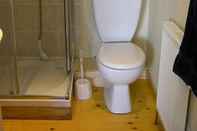 Toilet Kamar Avebury Life B&B