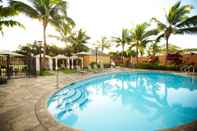 Swimming Pool Courtyard Maui Kahului Airport