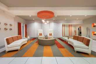 Lobby 4 La Quinta Inn & Suites by Wyndham Harrisburg-Hershey