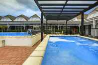 Swimming Pool Lake Rotorua Hotel