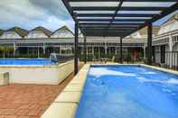 Swimming Pool Lake Rotorua Hotel