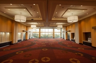 Functional Hall Courtyard Kansas City at Briarcliff