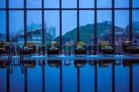 Swimming Pool Renaissance Guiyang Hotel