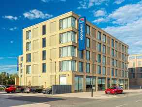 Exterior 4 Travelodge London Excel Hotel