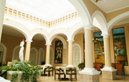 Sảnh chờ 6 Hotel Posada Regis de Guadalajara