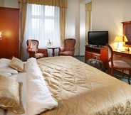 Bedroom 3 Imperial Spa Hotel