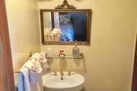 In-room Bathroom Teller House