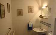 Toilet Kamar 4 Midway House