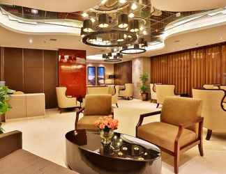 Lobi 2 Minshan Yuanlin Grand Hotel