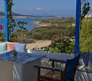 Common Space 3 Dolphin Antiparos Villas and Suites