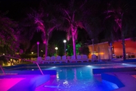 Swimming Pool Hotel Emperatriz