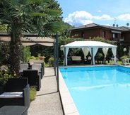 Swimming Pool 2 Albergo Paradiso