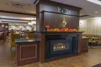 บาร์ คาเฟ่ และเลานจ์ Hampton Inn Bangor