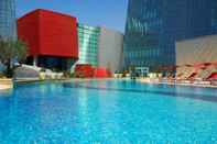 Swimming Pool Fairmont Baku - Flame Towers