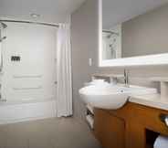 In-room Bathroom 4 SpringHill Suites Huntsville West/Research Park