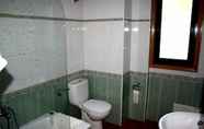 Toilet Kamar 4 Los Trobos