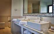 In-room Bathroom 2 Baglioni Resort Sardinia - The Leading Hotels of the World