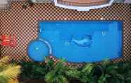 Kolam Renang 5 Treehouse Blue Hotel & Serviced Apartments