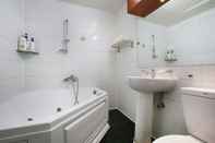 In-room Bathroom Abata Hotel