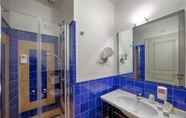 In-room Bathroom 7 Relais Masseria Caselli