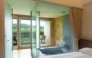 Toilet Kamar 7 Luminous Hot Spring & Resort