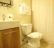 Toilet Kamar 7 Hotel Squamish