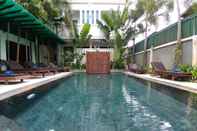 Kolam Renang Central Night Hotel