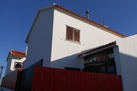 Exterior Surfing Inn Peniche - Hostel