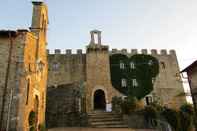 Luar Bangunan Castello di Cisterna