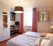 Bedroom 2 Logis Hotel Beausejour
