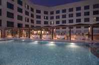 Kolam Renang Radisson Blu Kaushambi Delhi NCR