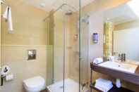 In-room Bathroom Hotel Marsiho by HappyCulture - ex Best Western Marseille