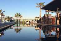 Swimming Pool Renaissance Barcelona Fira Hotel