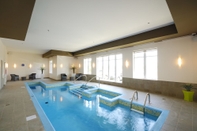 Swimming Pool Imperia Hotel & Suites Terrebonne