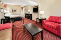 Common Space La Quinta Inn & Suites by Wyndham Boutte