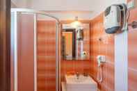 Toilet Kamar Romantica Hotel