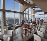 Bar, Cafe and Lounge 7 Renaissance Istanbul Polat Bosphorus Hotel