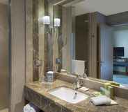 In-room Bathroom 3 Renaissance Istanbul Polat Bosphorus Hotel